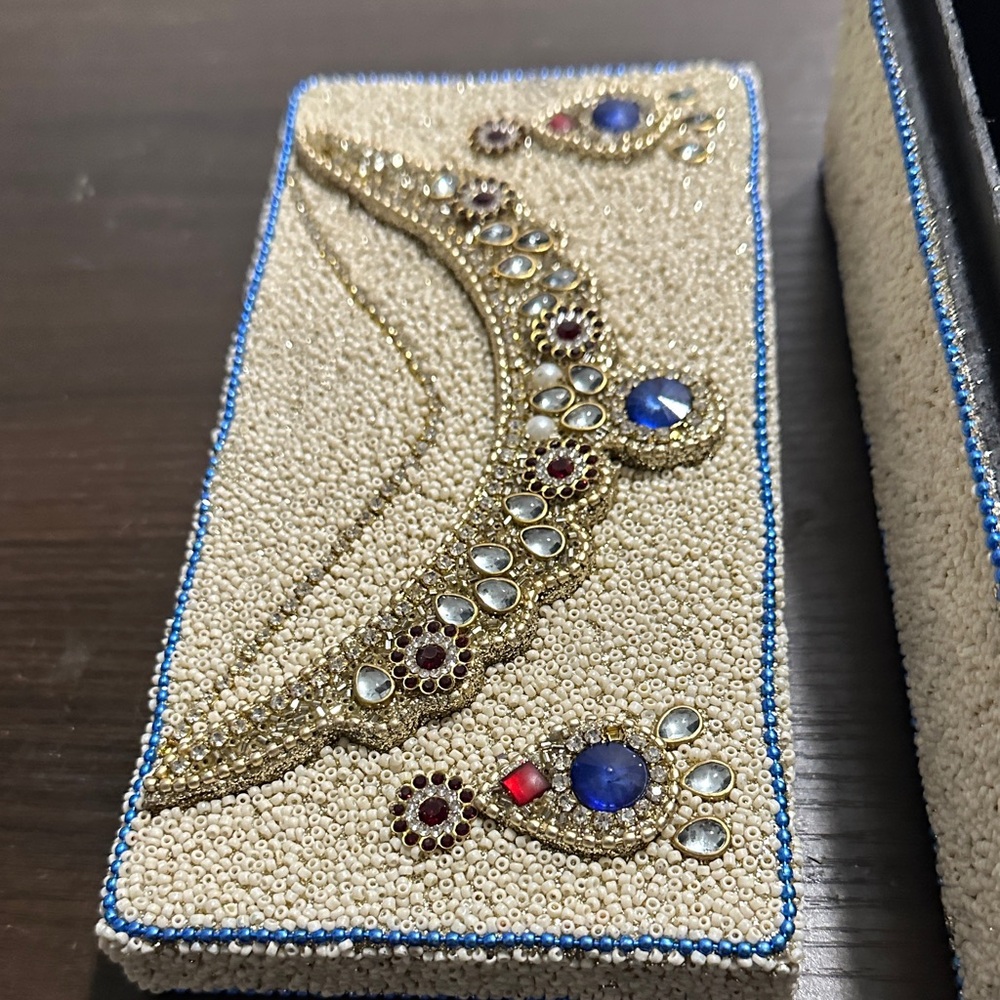 Elegant Beaded Brooch Gift / Jewellery Box with Blue and Gold Accents.